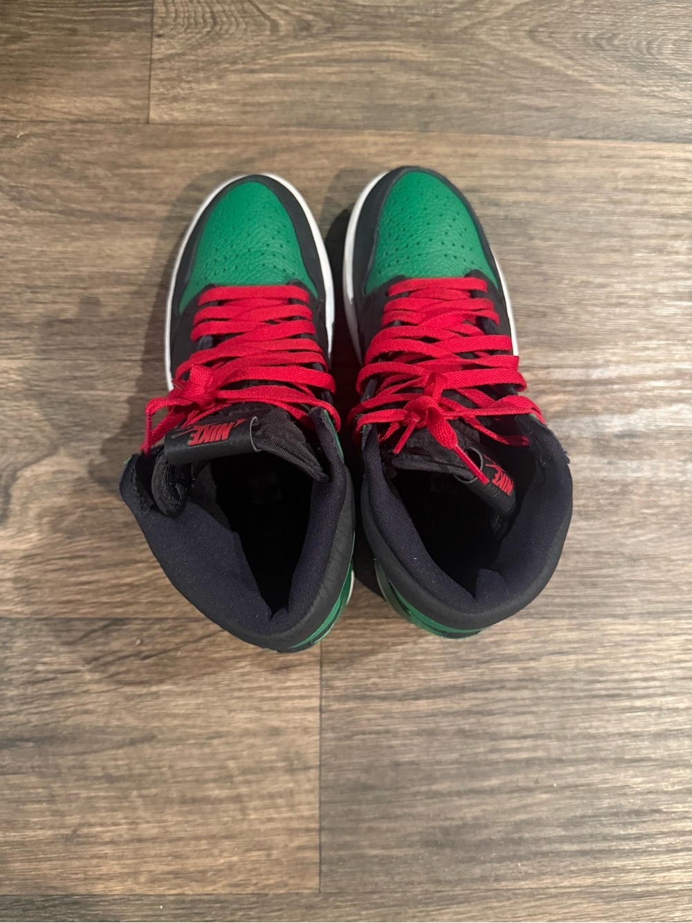 Air Jordan 1 Retro High OG Pine Green